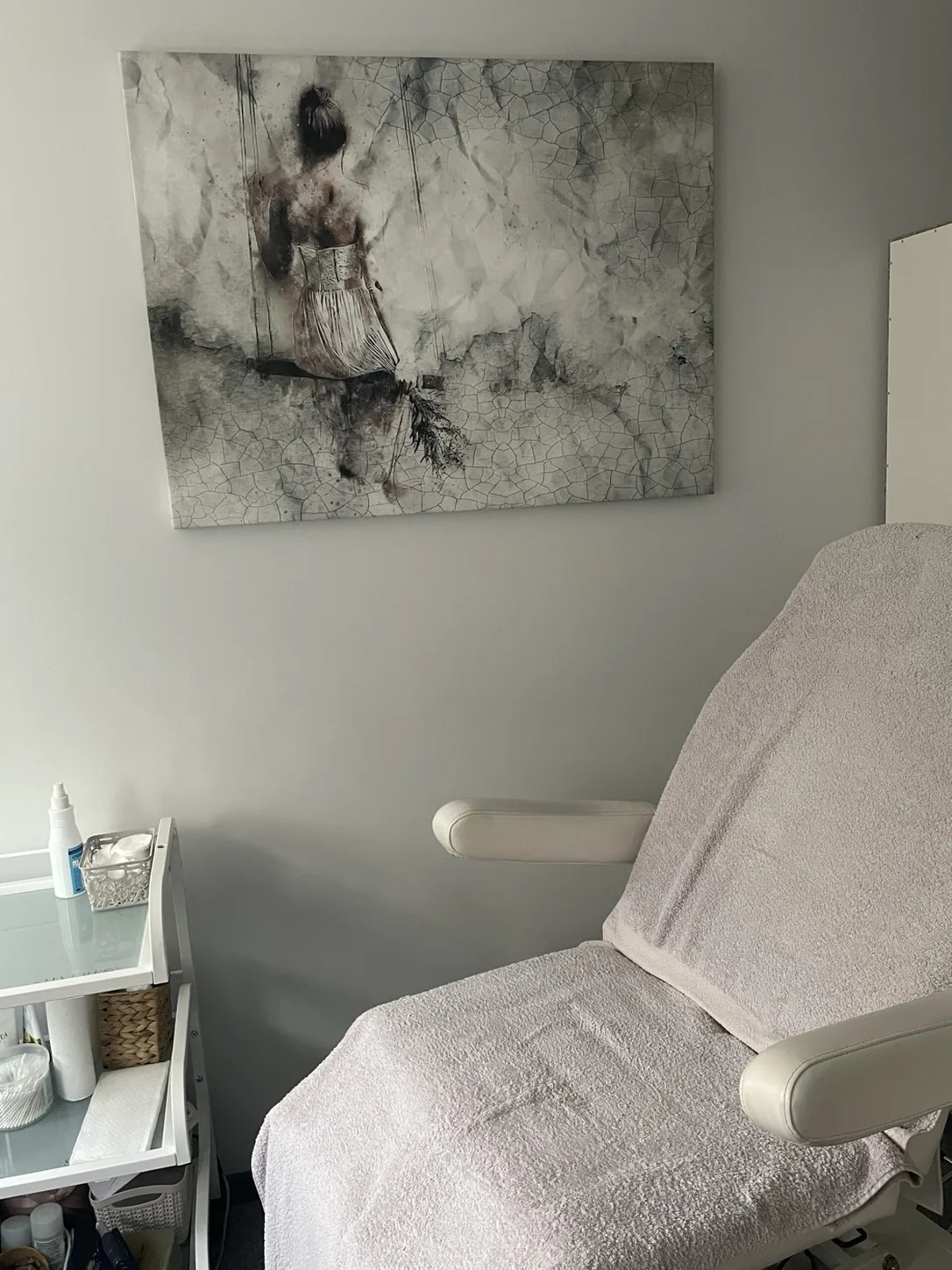 Quiet facial treatment room